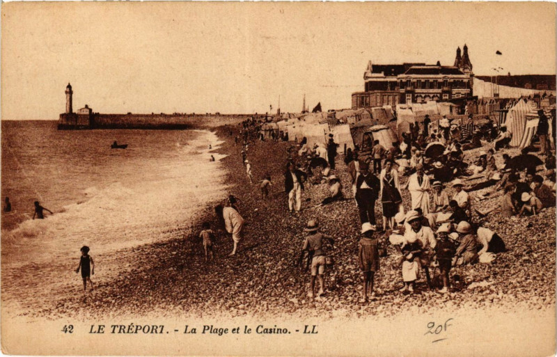 Carte postale ancienne Le Treport La Plage et le Casino