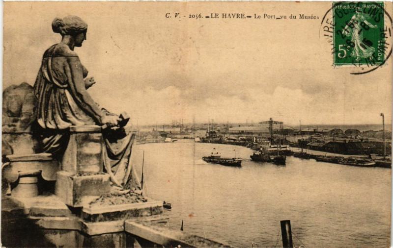 Carte postale ancienne Le Havre Le Port vu du Musée au Havre