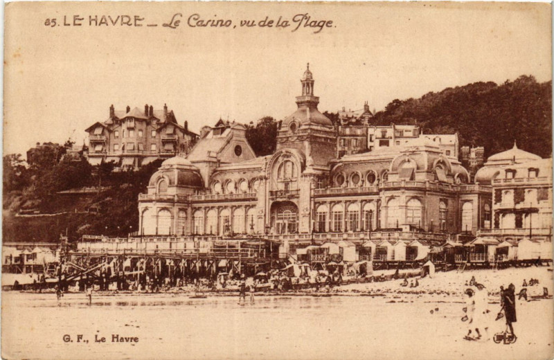 Carte postale ancienne Le Havre Le Casino vu de la Plage au Havre