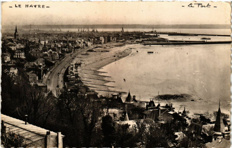 Carte postale ancienne Le Havre La Plage et le Port au Havre