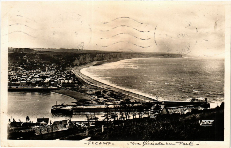 Carte postale ancienne Fecamp Vue générale du Port et de la Plage à Fécamp