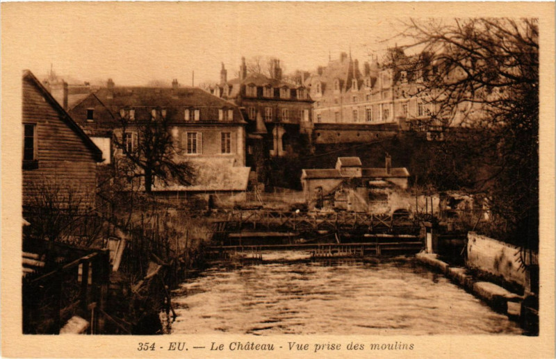 Carte postale ancienne Eu Le Chateau vue prise des moulins à Eu