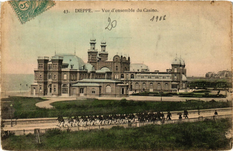 Carte postale ancienne Dieppe Vue d'ensemble du Casino à Dieppe