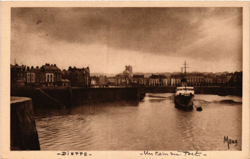 Carte postale ancienne Dieppe Un coin du Port à Dieppe