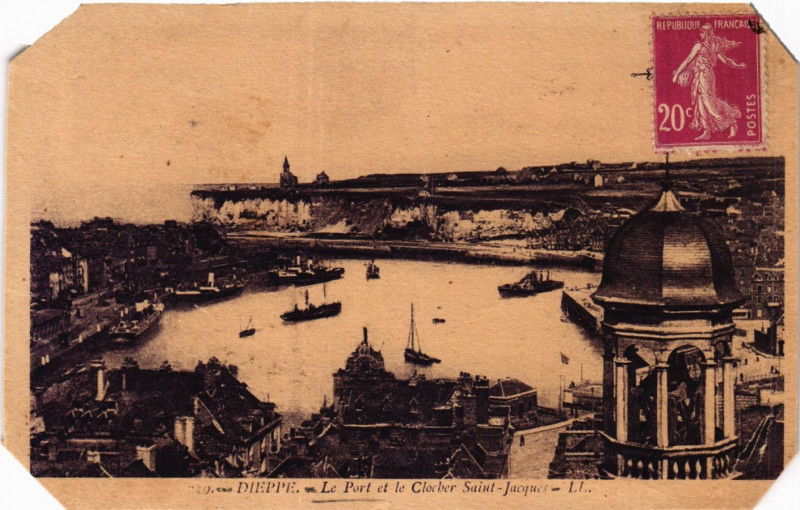 Carte postale ancienne Dieppe Le Port et le Clocher Saint-Jacques à Dieppe
