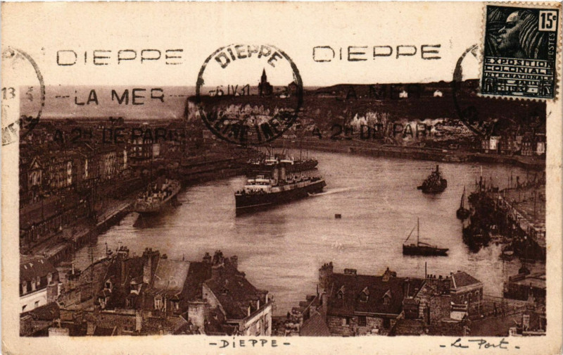 Carte postale ancienne Dieppe Le Port à Dieppe