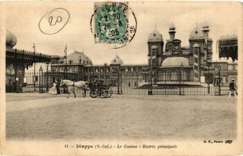 Carte postale ancienne Dieppe Le Casino-Entrée principale à Dieppe