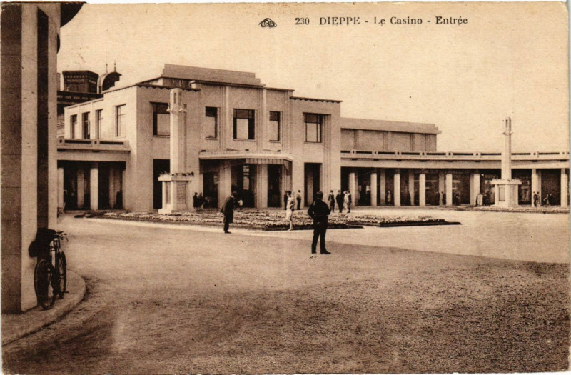 Carte postale ancienne Dieppe Le Casino-Entrée à Dieppe