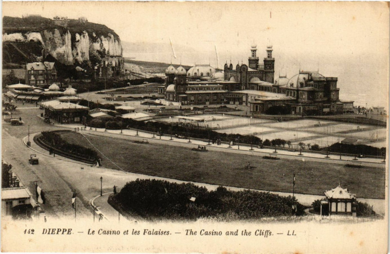 Carte postale ancienne Dieppe Le Casino et les Falaises à Dieppe