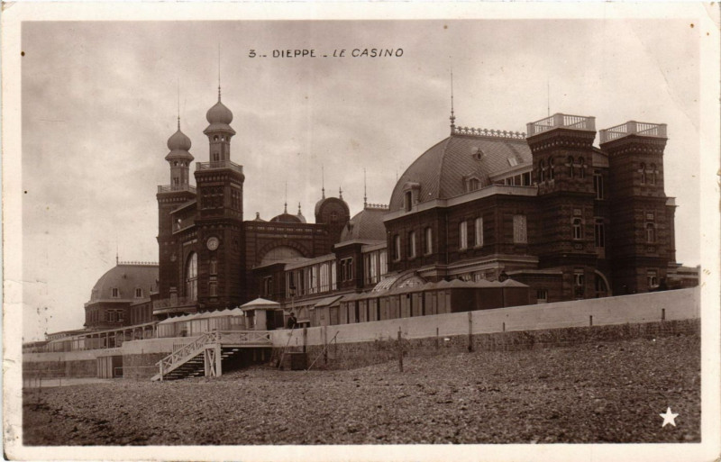 Carte postale ancienne Dieppe Le Casino à Dieppe