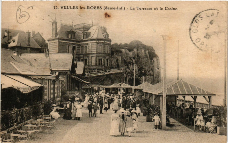 Carte postale ancienne Veules les Roses La Terrasse et le Casino à Eu