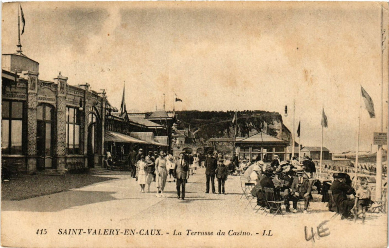 Carte postale ancienne Saint-Valery en Caux La Terrasse du Casino à Ry