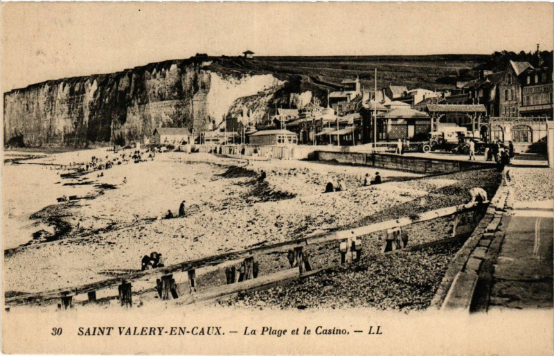 Carte postale ancienne Saint-Valery en Caux La Plage et le Casino à Ry