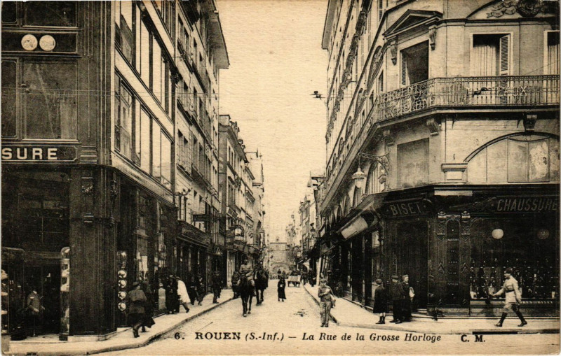 Carte postale ancienne Rouen La Rue de la Grosse Horloge à Rouen