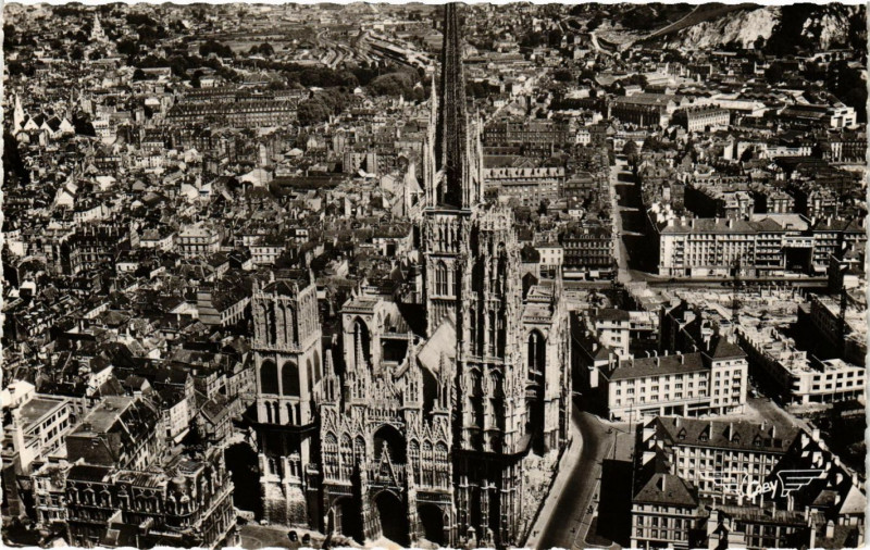 Carte postale ancienne Rouen La Cathedrale et sa Fleche renommée à Rouen