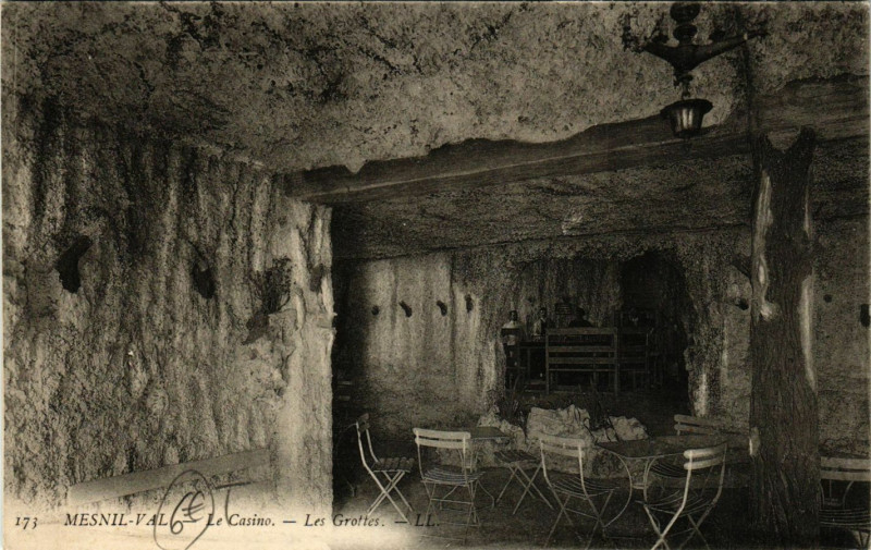 Carte postale ancienne Mesnil-Val Le Casino-Les Grottes