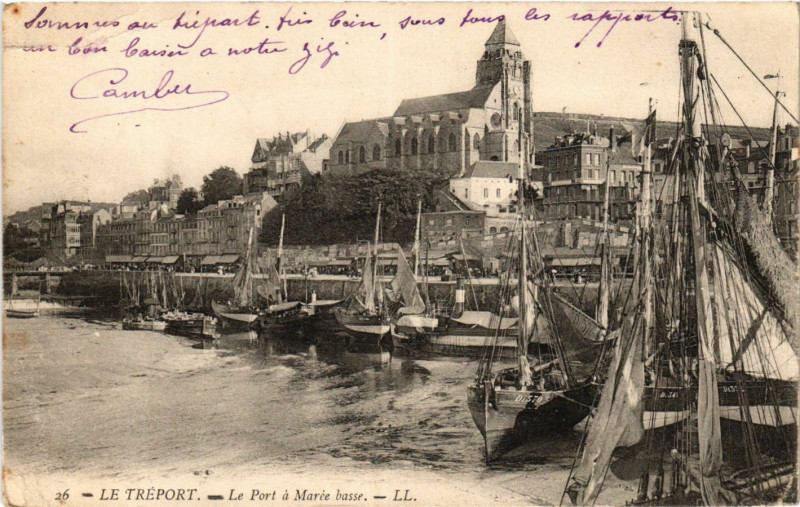 Carte postale ancienne Le Treport Le Port a marée basse