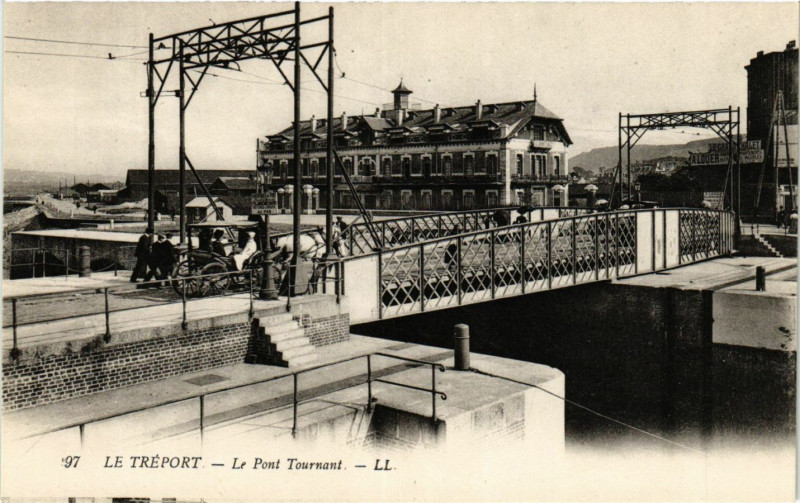 Carte postale ancienne Le Treport Le Pont Tournant