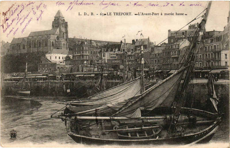Carte postale ancienne Le Treport L'Avant Port a marée basse