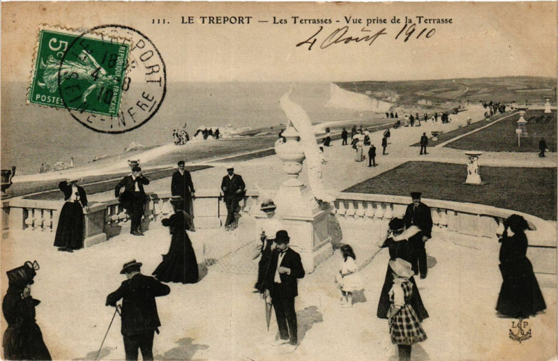 Carte postale ancienne Le Treport Les Terrasses