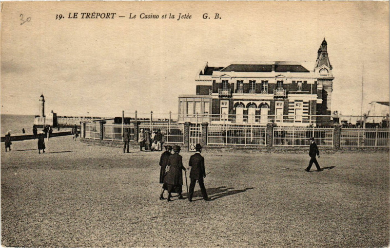 Carte postale ancienne Le Treport Le Casino et la Jetée