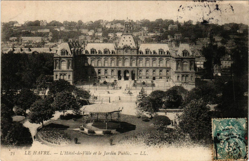Carte postale ancienne Le Havre L'Hotel de Ville et le Jardin Public au Havre