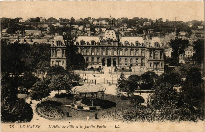 Carte postale ancienne Le Havre L'Hotel de Ville et le Jardin Public au Havre