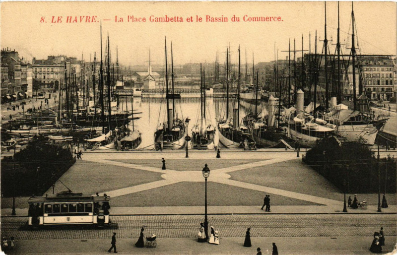 Carte postale ancienne Le Havre La Place Gambetta et le Bassin du Commerce au Havre