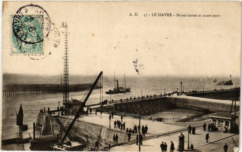 Carte postale ancienne Le Havre Brises lames et avant port au Havre