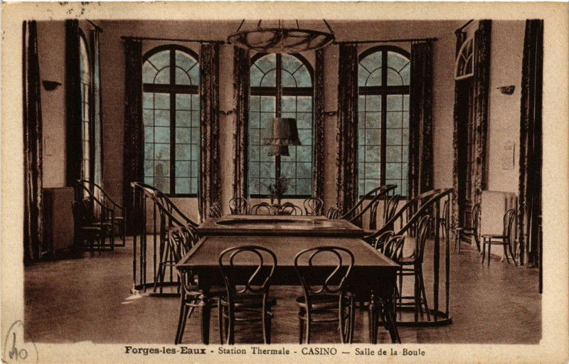 Carte postale ancienne Forges-les-Eaux Station Thermale-Casino-Salle de la Boule à Forges-les-Eaux