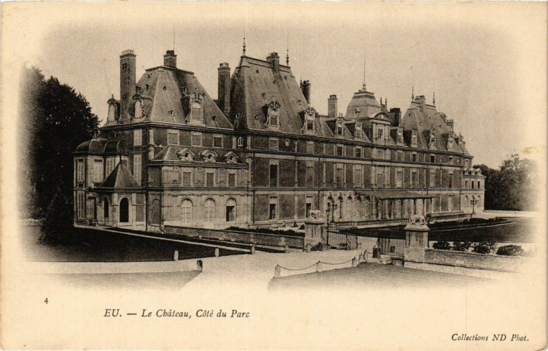 Carte postale ancienne Eu Le Chateau Cote du Parc à Eu