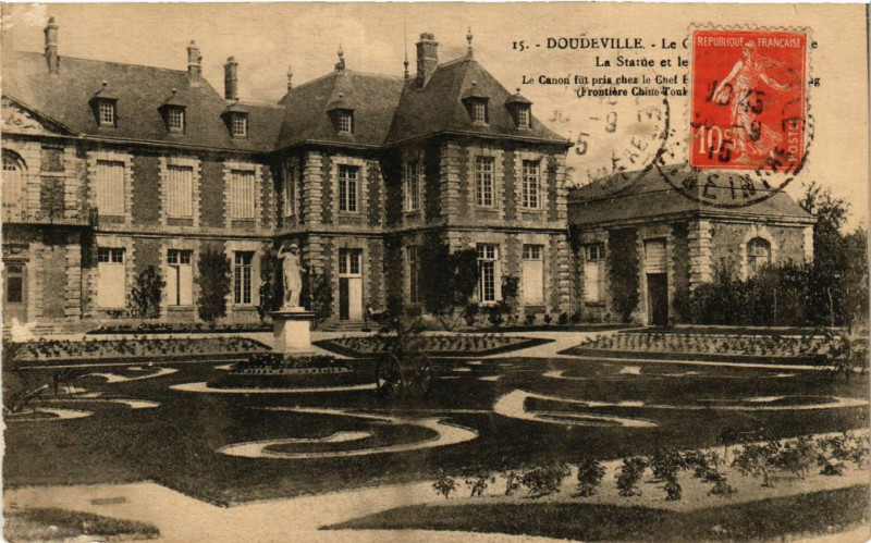 Carte postale ancienne Doudeville Le Chateau-La Statue à Doudeville