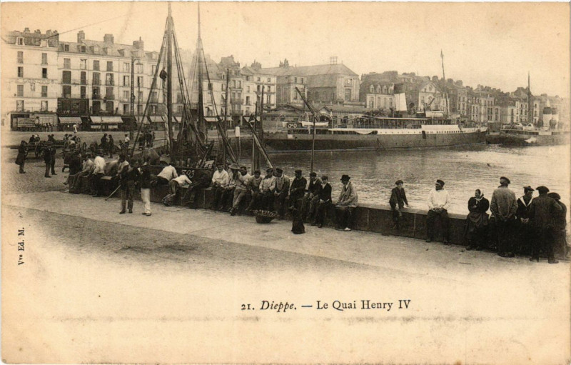 Carte postale ancienne Dieppe Le Quai Henri Iv à Dieppe