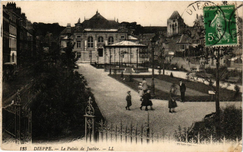 Carte postale ancienne Dieppe Le Palais de Justice à Dieppe