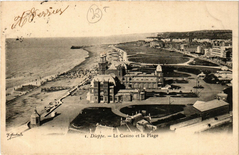 Carte postale ancienne Dieppe Le Casino et la Plage à Dieppe