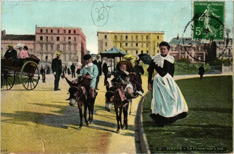 Carte postale ancienne Dieppe La Promenade a ane à Dieppe