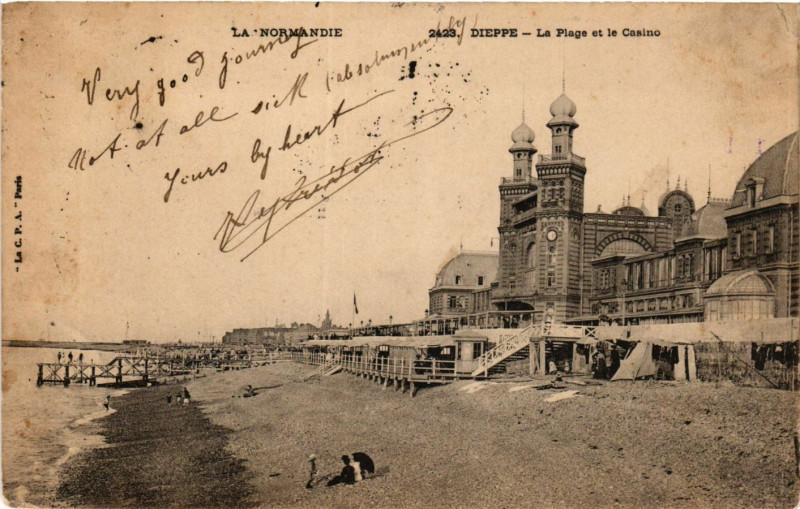 Carte postale ancienne Dieppe La Plage et le Casino à Dieppe