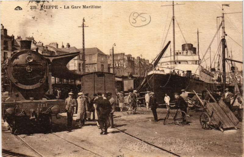 Carte postale ancienne Dieppe La Gare Maritime à Dieppe
