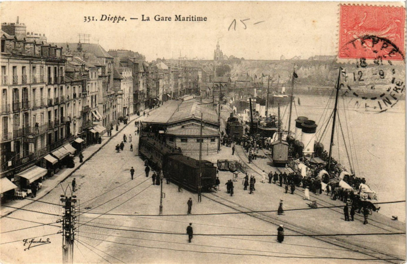 Carte postale ancienne Dieppe La Gare Maritime à Dieppe