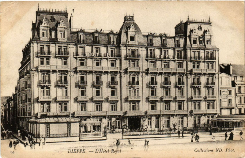 Carte postale ancienne Dieppe Hotel Royal à Dieppe