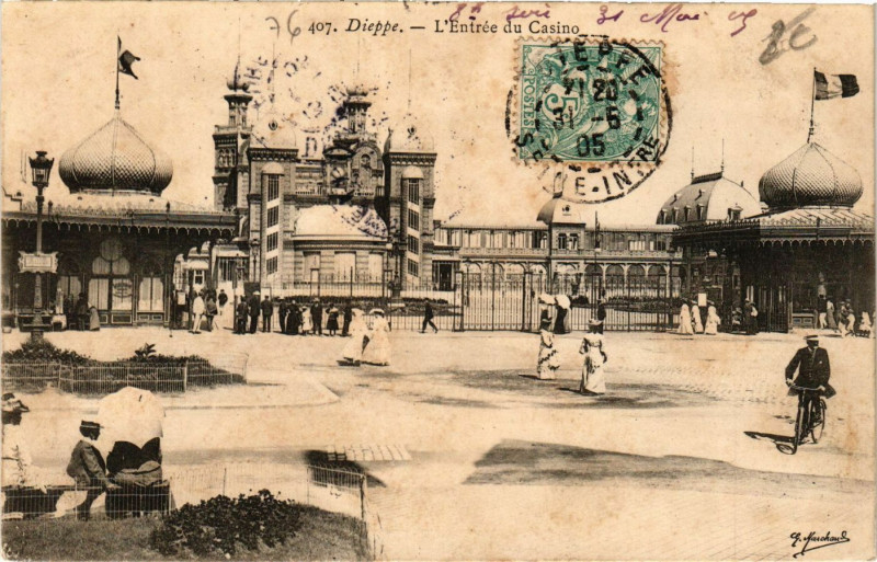 Carte postale ancienne Dieppe Entrée du Casino à Dieppe