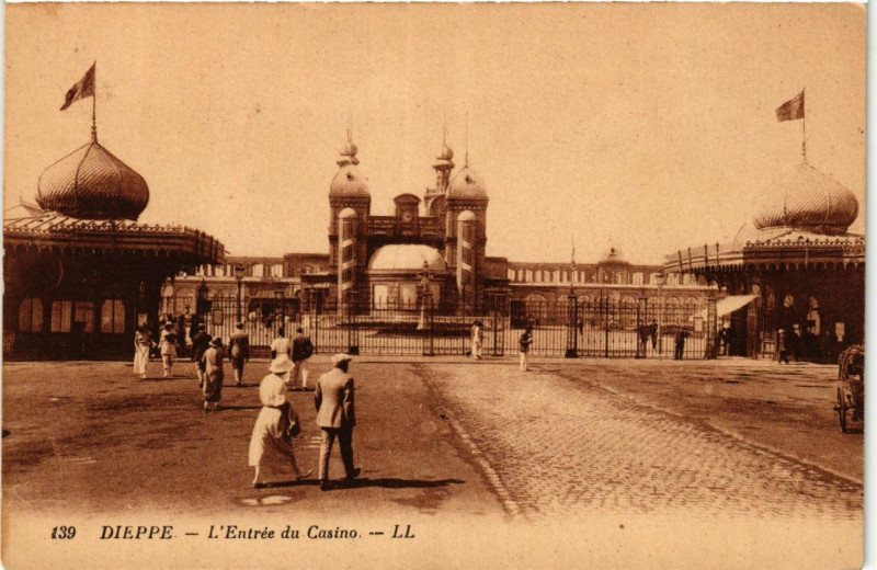 Carte postale ancienne Dieppe Entrée du Casino à Dieppe