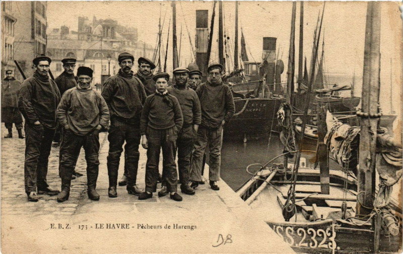 Carte postale ancienne Le Havre Pecheurs de Harengs à Eu