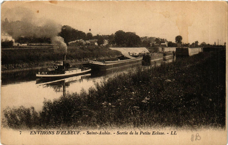 Carte postale ancienne Env. d'Elbeuf-St Aubin Sortie de la Petite Ecluse à Elbeuf