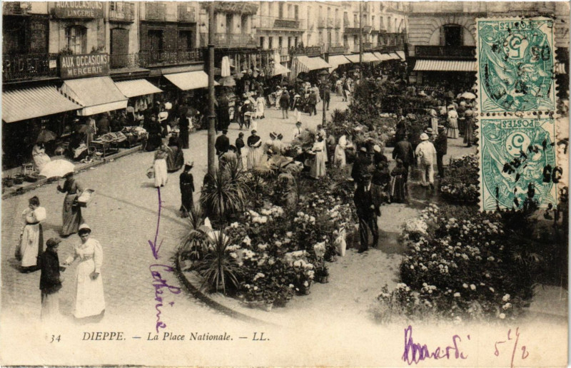 Carte postale ancienne Dieppe-La Place Nationale à Dieppe