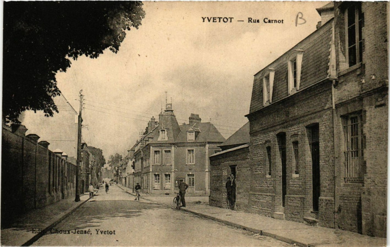 Carte postale ancienne Yvetot-Rue Carnot à Yvetot