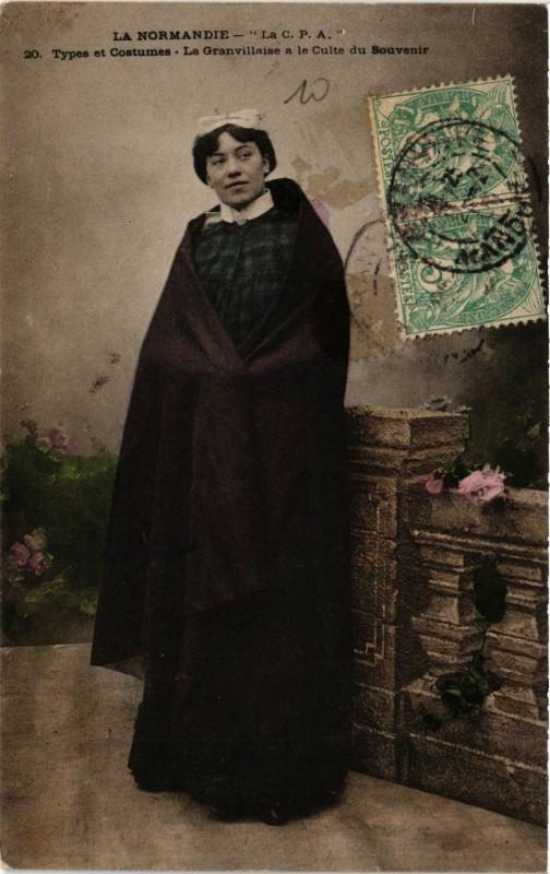 Carte postale ancienne Types et Costumes-La Granvillaise a la Culte du Souvenir