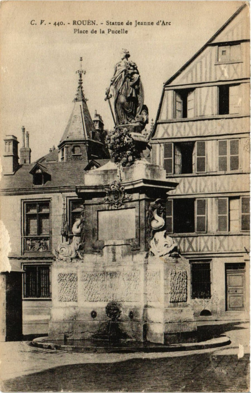 Carte postale ancienne Rouen-Statue de Jeanne d'Arc Place de la Pucelle à Rouen