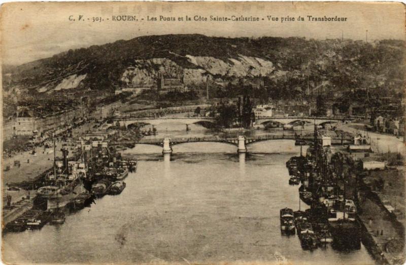Carte postale ancienne Rouen-Les Ponts et la Cote Sainte-Catherine vue prise du Transbord. à Rouen