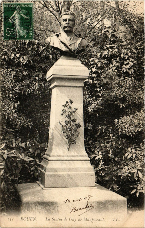 Carte postale ancienne Rouen-La Statue de Guy de Maupassant à Rouen
